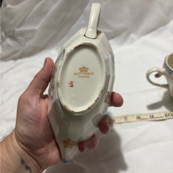 Vintage Floral Cream and Blue Ceramic Gravy Boat and Pitcher Set - Picture 5 of 6